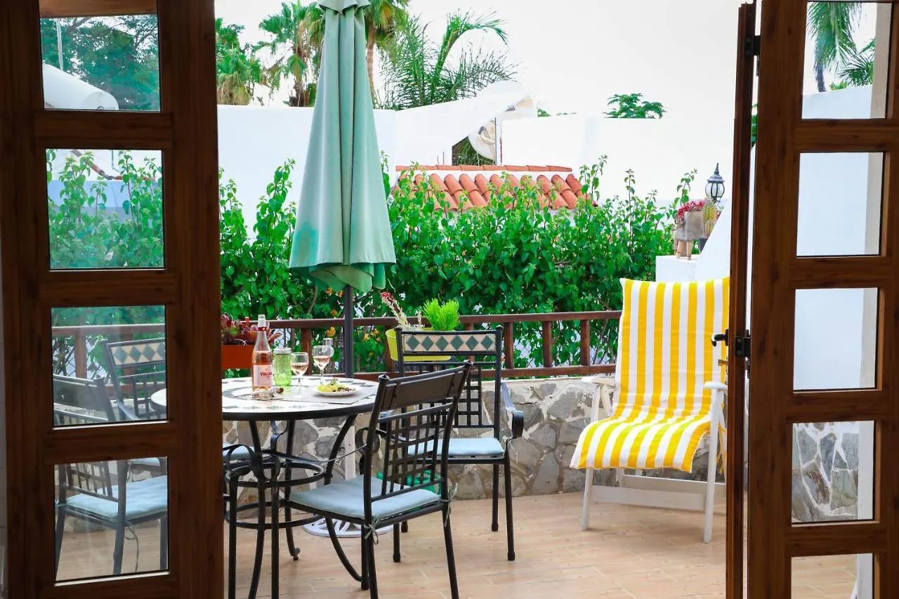 أذيخي Los Geranios, Close To Beach, Puerto Colon, Yellowcat 2